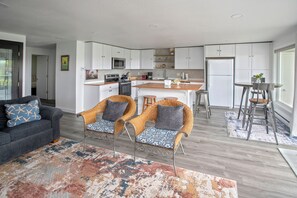 Smart TV, fireplace, DVD player