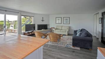 Smart-TV, Kamin, DVD-Player