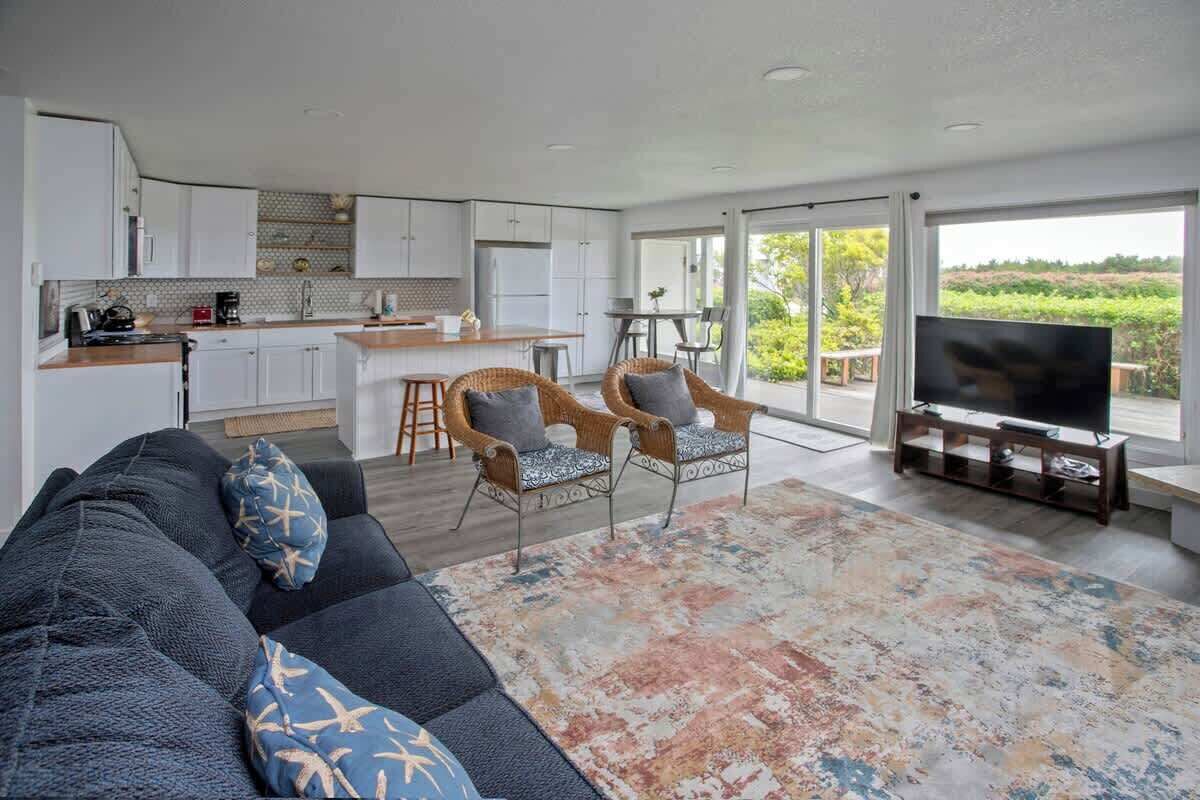 Smart TV, fireplace, DVD player