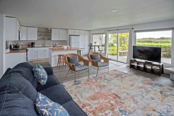 Smart TV, fireplace, DVD player