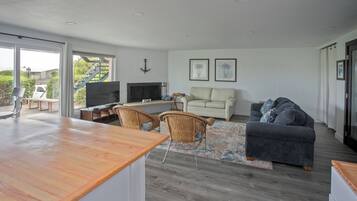 Televisor intel·ligent, llar de foc i reproductor de DVD