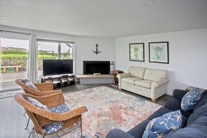 Smart TV, fireplace, DVD player