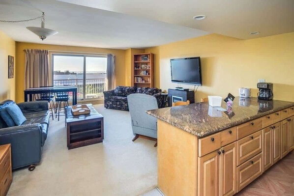 TV, fireplace