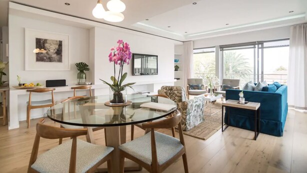 Deluxe Apartment, 2 Queen Beds | Living room - SevenOnT (Cape Town)
