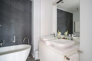 Bathroom - SevenOnT (Cape Town)