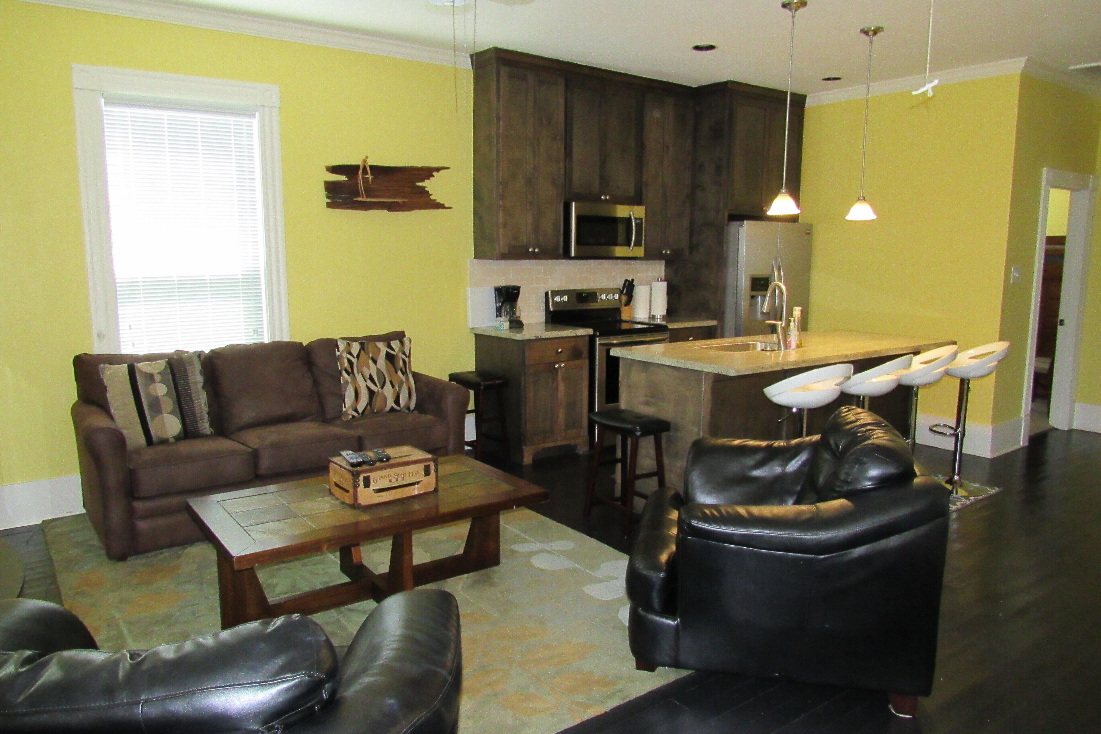 Remodeled Home Walking Distance to Pleasure Pier/Beach