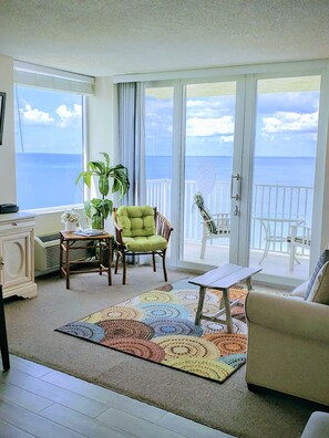 Smart TV, DVD player - FABOULOUS PENTHOUSE, ESTERO BEACH & TENNIS! ON THE BEACH! EVERYTHING IS NEW!!!  (Fort Myers Beach)