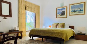 Caja de seguridad en la habitación y decoración personalizada 