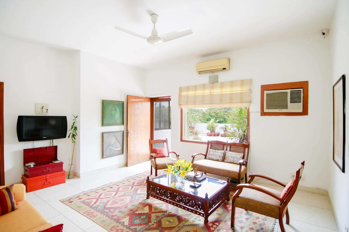 TWO BEDROOM APARTMENT | Living area