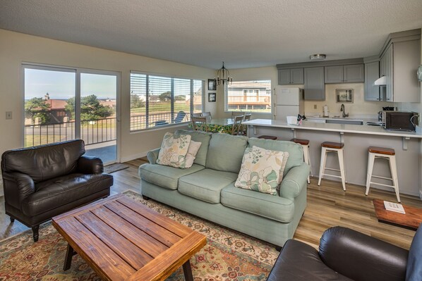 Fernseher, Kamin, DVD-Player