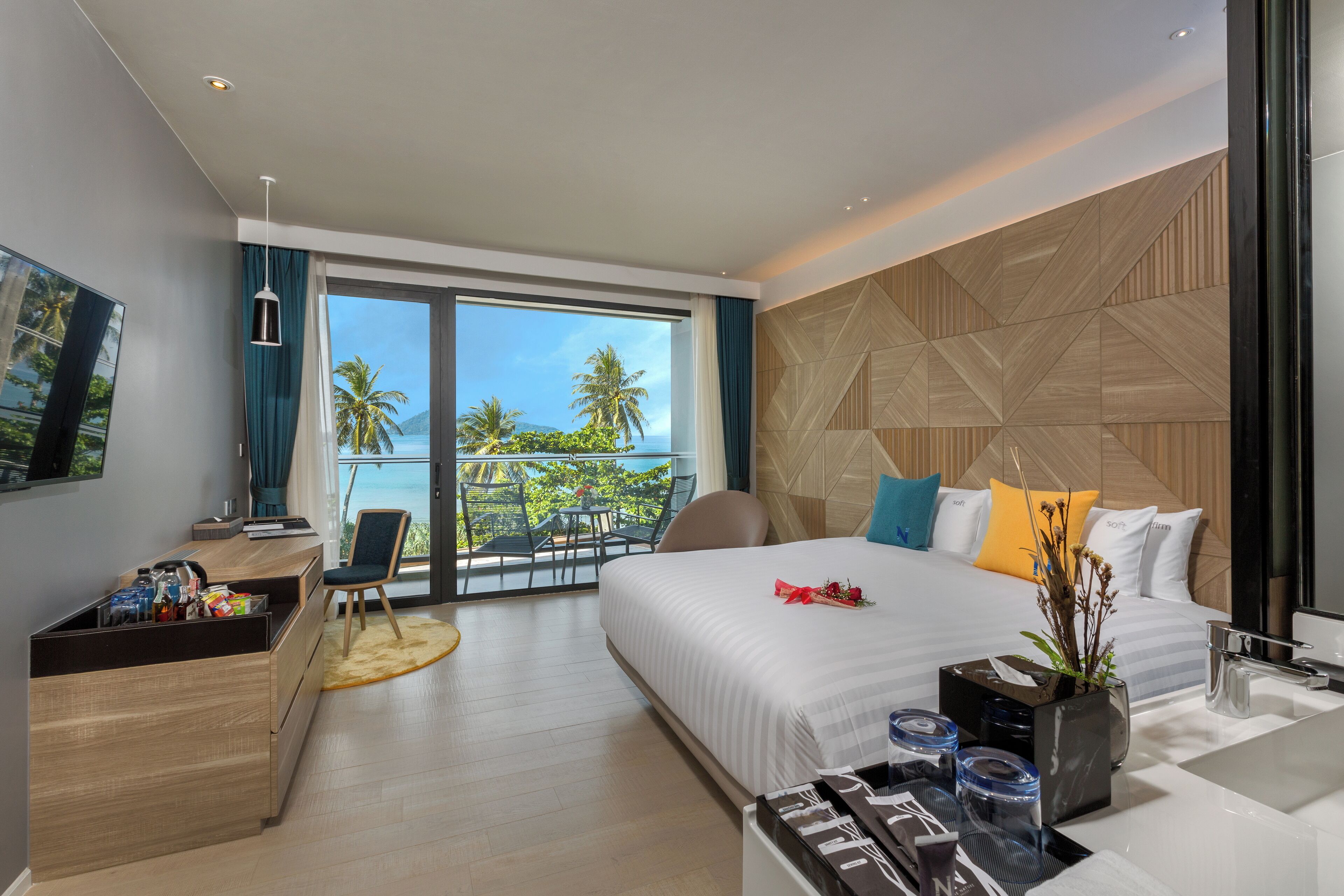 Deluxe Room, Partial Sea View | Terrace/patio