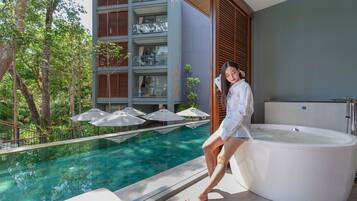 Junior Suite with Pool Access | Hiên