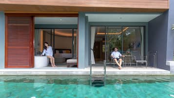 Junior Suite with Pool Access | 1 bedroom, minibar, in-room safe, desk
