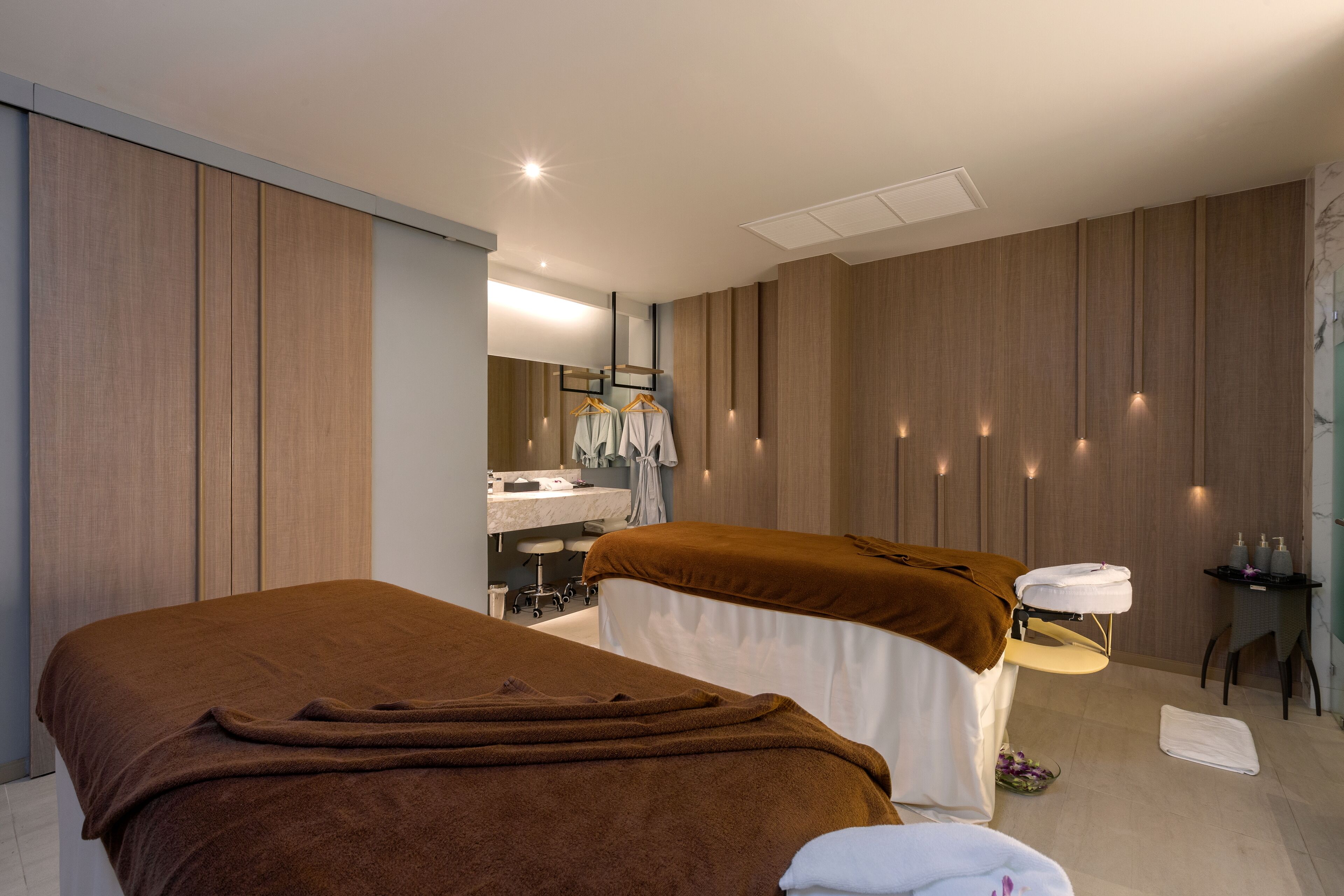 Sauna, steam room, body treatments, aromatherapy, Thai massages