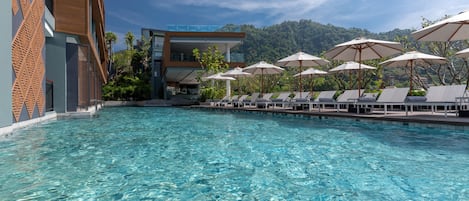 3 outdoor pools, pool umbrellas, sun loungers