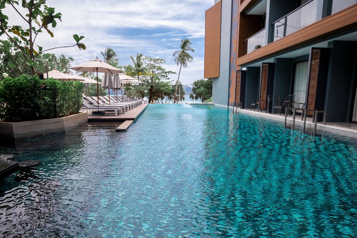 3 outdoor pools, pool umbrellas, pool loungers