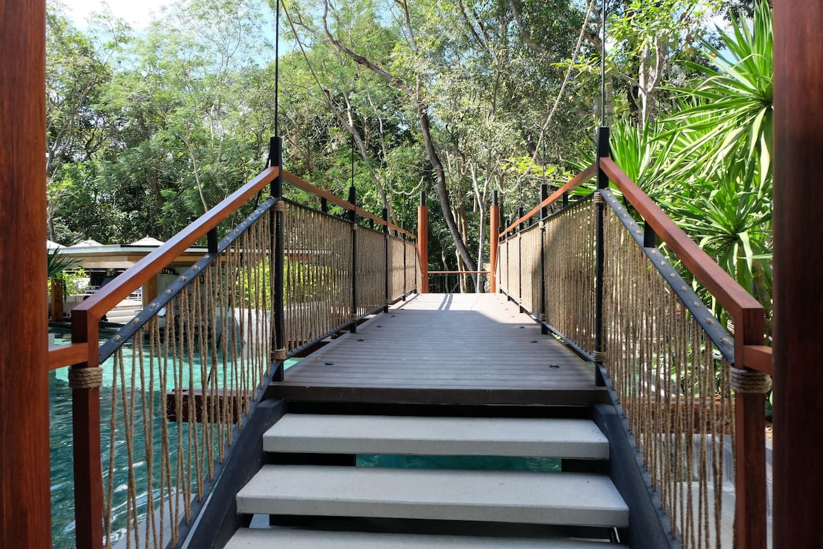 3 outdoor pools, pool umbrellas, pool loungers