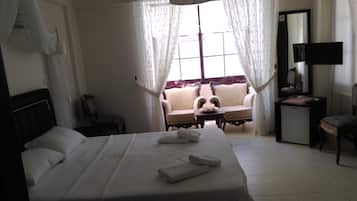 Deluxe-værelse | Gratis minibar, strygejern/strygebræt, gratis baby-/barnesenge