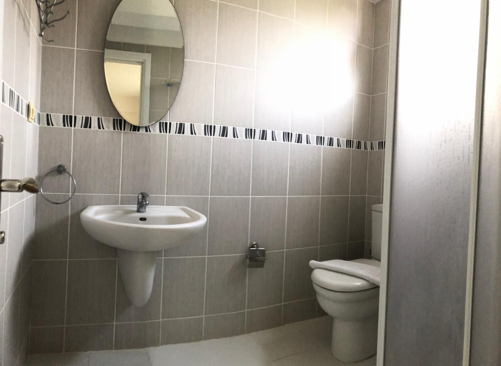 standard triple room | bathroom | shower, free toiletries, hair dryer, slippers