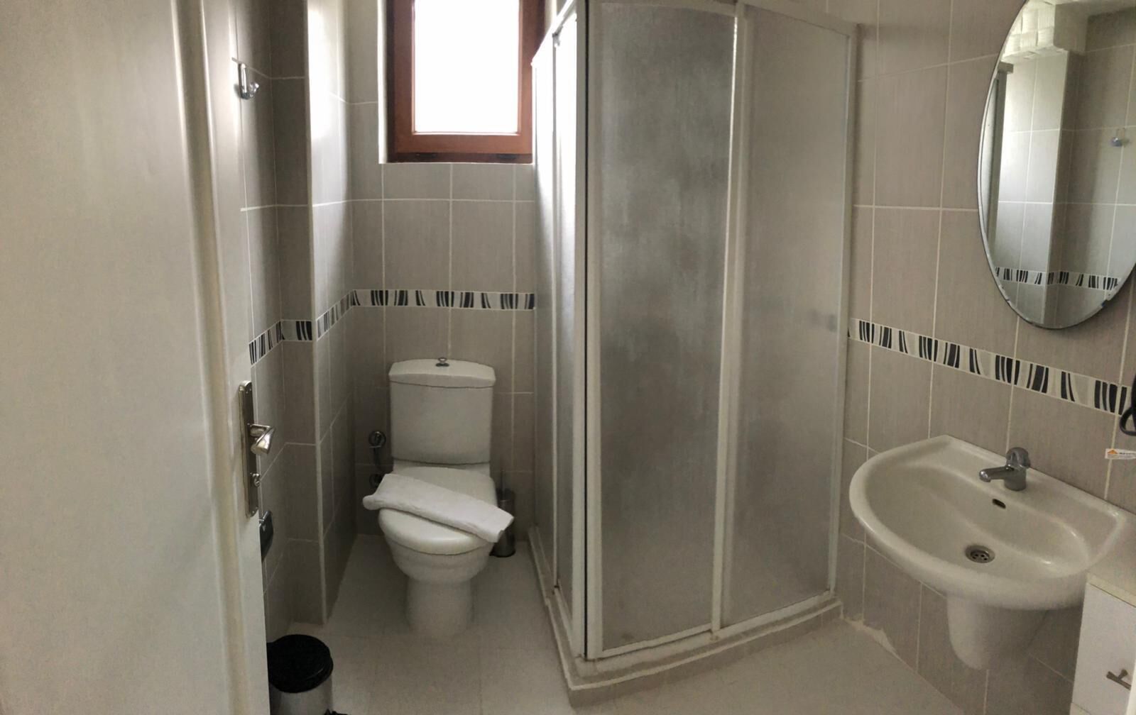 family quadruple room | bathroom | shower, free toiletries, hair dryer, slippers