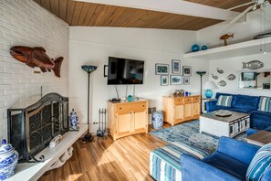 TV, fireplace, DVD player