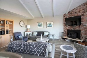 Smart TV, fireplace, DVD player