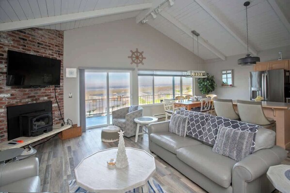 Smart TV, fireplace, DVD player