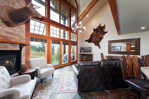 TV, fireplace, table football - Luxury Townhome - Ski in/Ski Out - Foosball - Best Location (Durango)