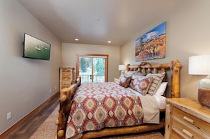 5 bedrooms, iron/ironing board, free WiFi, bed sheets - Luxury Townhome - Ski in/Ski Out - Foosball - Best Location (Durango)