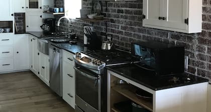 NUEVO BUNGALOW REMODELADO !! Bellamente decorado en Laguna en una excelente ubicación