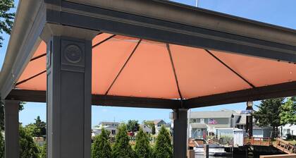 NEW REMODELED BUNGALOW!! Beautifully decorated on Lagoon in a great location