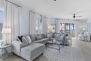 TV - Guest Favorite| Gulf Front | Accommodates 12 |  Beach Serv. I Pet Friendly| (Miramar Beach)