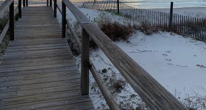 CAPESIDE BREEZE ² : North End of Cape San Blas. Gulf views from large porch.