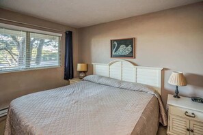 2 bedrooms, WiFi, bed sheets - Gearhart House G622 (Gearhart)