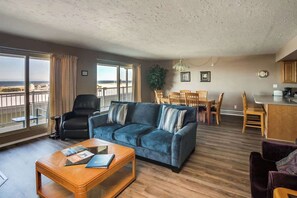 TV, DVD player - Gearhart House G622 (Gearhart)