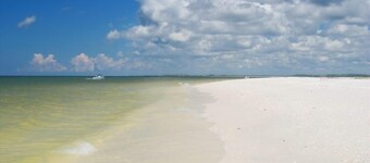 Almost Beachfront for Less -Ocean & Sunset Views-Near JW Marriott