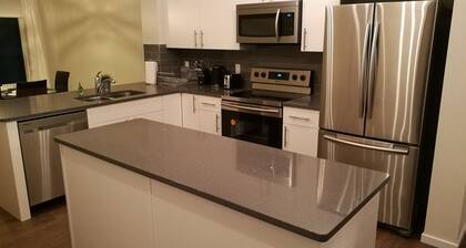 Nueva y hermosa casa individual con garaje doble. Cerca del aeropuerto, compras