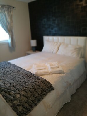 2 bedrooms, desk, iron/ironing board, free WiFi