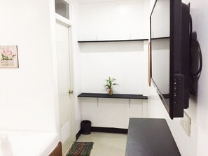 Kamar Double, 2 Tempat Tidur Twin | Brankas, kedap suara, setrika/meja setrika, dan Wi-Fi gratis