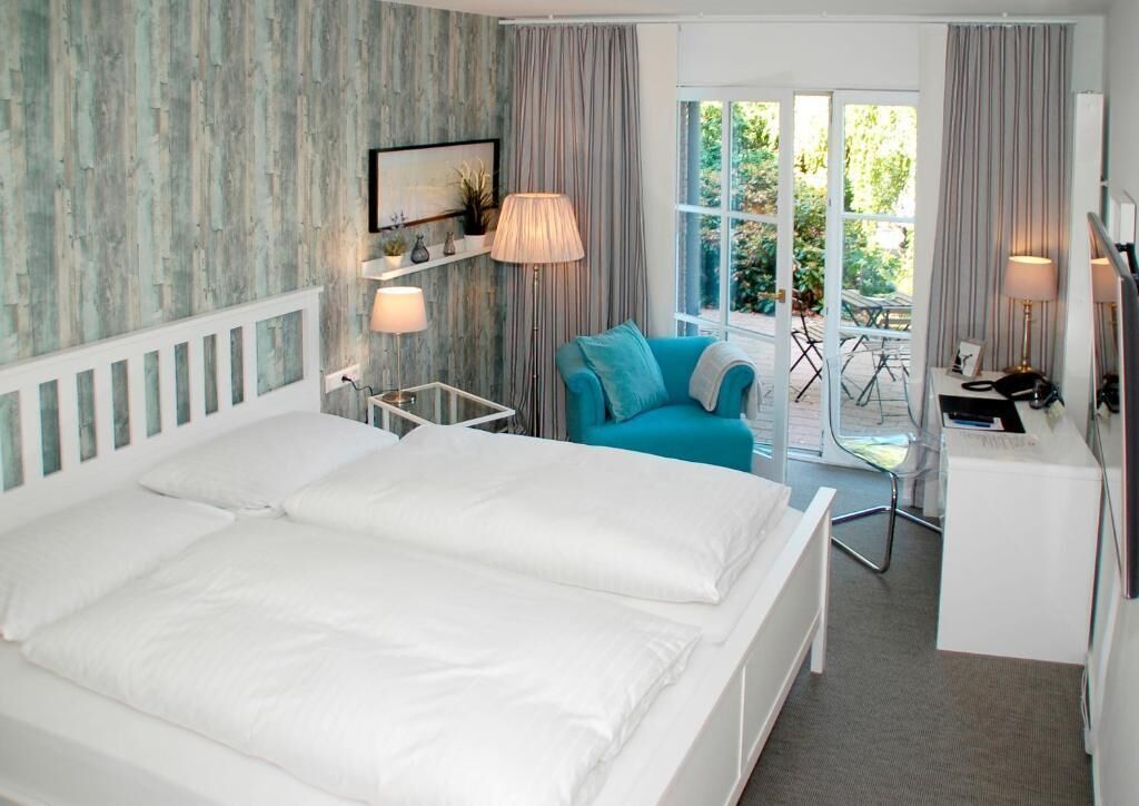 1 bedroom, premium bedding, in-room safe, desk