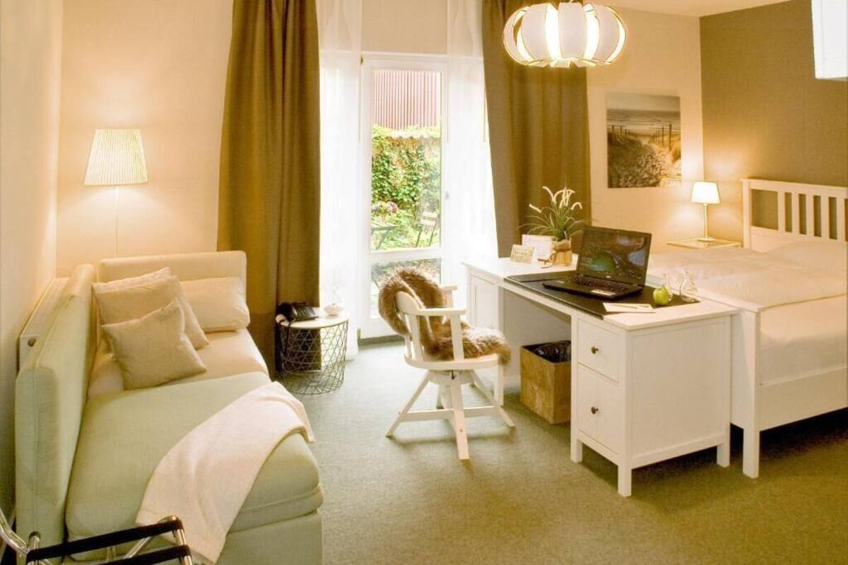 1 bedroom, premium bedding, in-room safe, desk