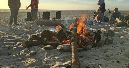 Katso auringonlaskua parvekkeelta. Allas ja poreallas p��äsy. Ei siivousmaksuja