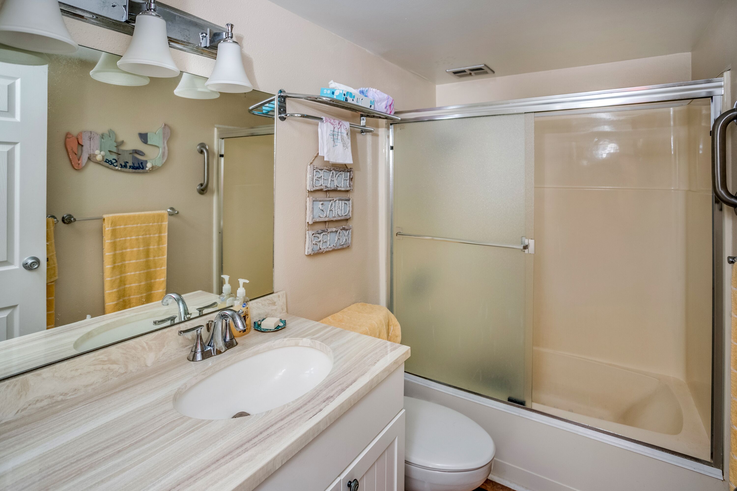 Secador de pelo y toallas