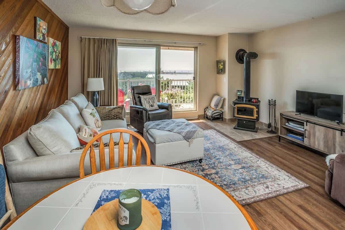 Televisión y chimenea 