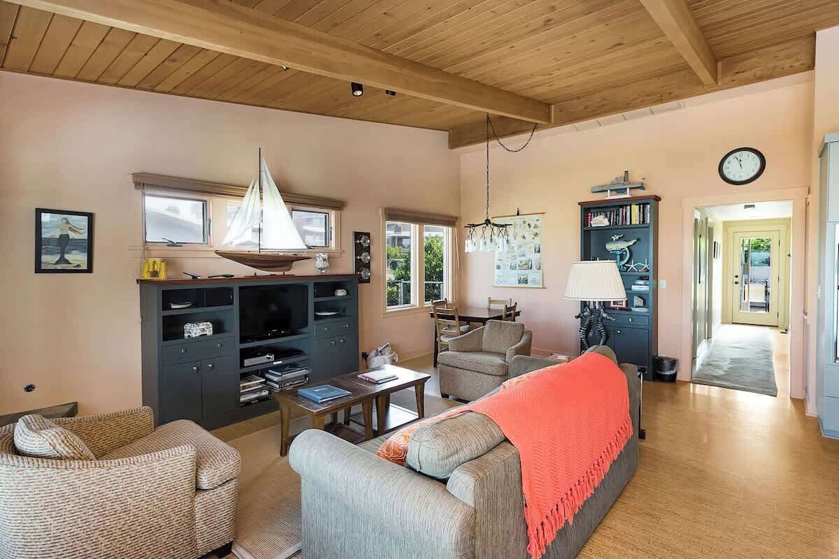 Téléviseur, foyer, lecteur de DVD