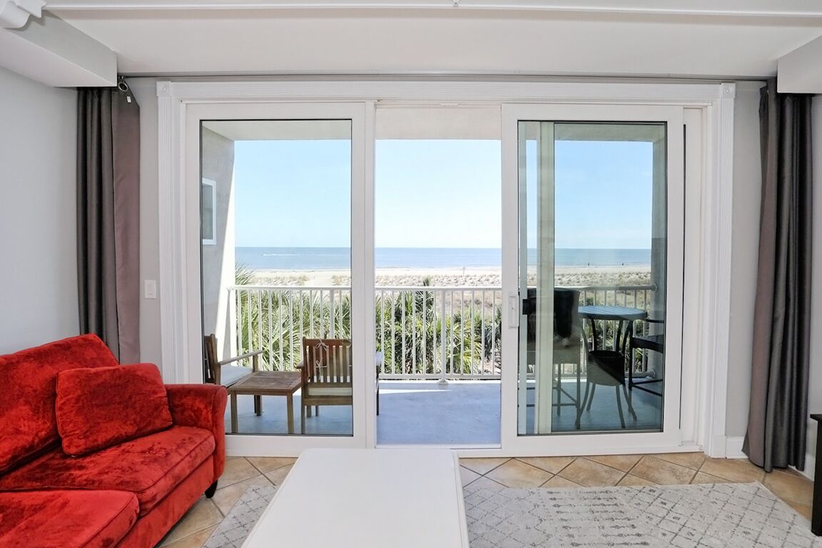 Smart-TV, DVD-Player, Bücher, Stereoanlage