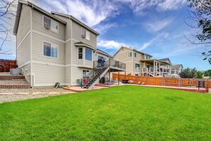 Exterior - Spacious home w/ Mountain Views! Near Dining, Shops, Park, & Rec Center w/Pool.  (Colorado Springs)