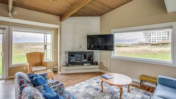 Televisio, takka, DVD-soitin