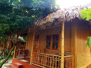 룸 (Future Room) | 각각 다른 스타일의 인테리어, 각각 다르게 가구 비치, 책상, 노트북 작업 공간