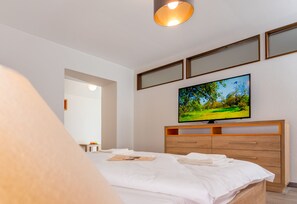 Deluxe Apartment, 2 Bedrooms (Maria) | 2 bedrooms, desk, soundproofing, iron/ironing board - Casa Nicolae Luxury Suites (Sibiu)